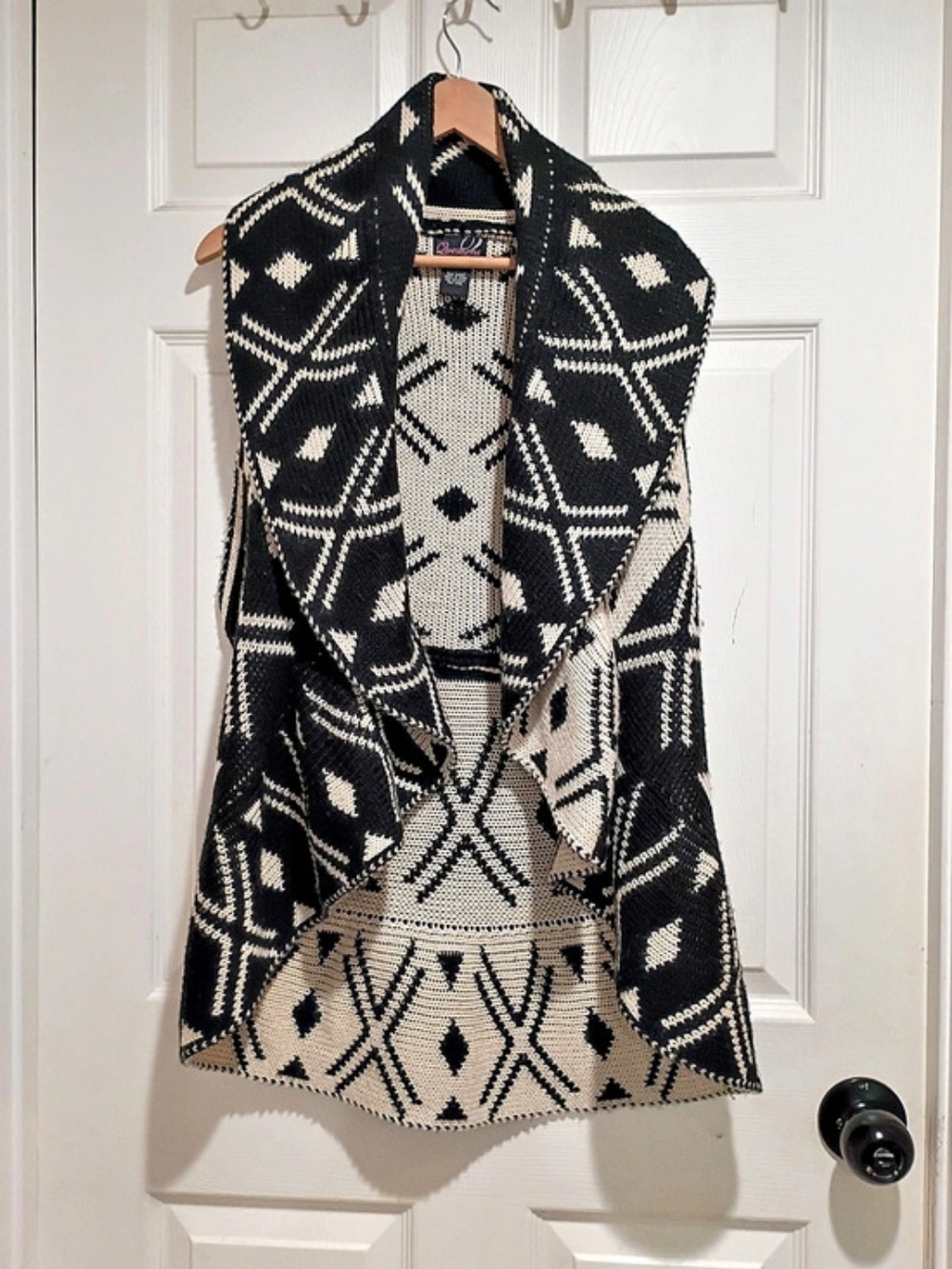 Questions Geometric Knit Cardigan in Black & White Size Large